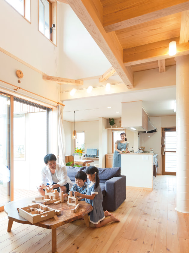 case05-内観02 木の家|福岡の新築建築事例|2階建|4LDK|リビング|エコワークス|CASE-05|内観02