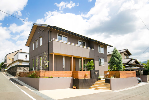 case08-外観 木の家|福岡の新築建築事例|2階建|1F:2LDK|2F:3LDK|外観|エコワークス|CASE-08|外観01